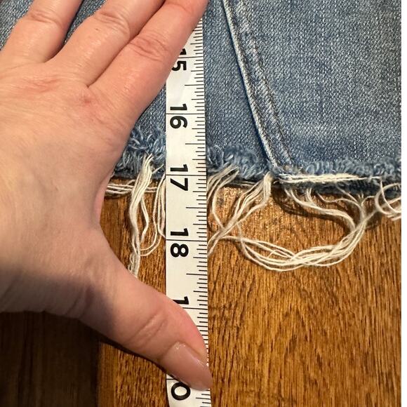 Old Navy Women's Raw Hem Distressed Denim Mini Skirt Medium Wash Size 14 - Picture 7 of 8